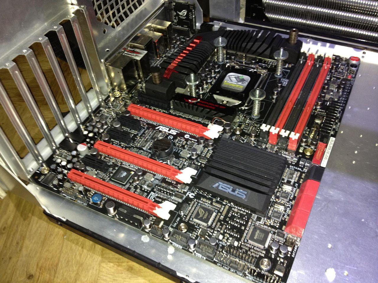 [21/09/2012] Update vom 23.09.: XXL-Gehäuse, PC in Schatztruhe und irre Casecons (60)