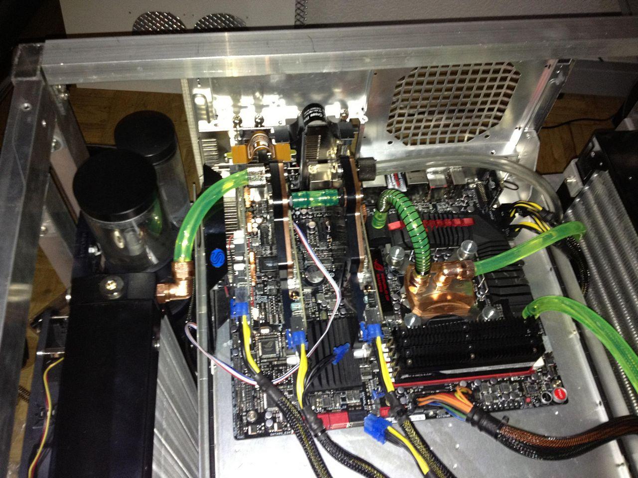 [21/09/2012] Update vom 24.09. mit edler Hardware und Limo-Flasche als Ausgleichsbehälter (6)