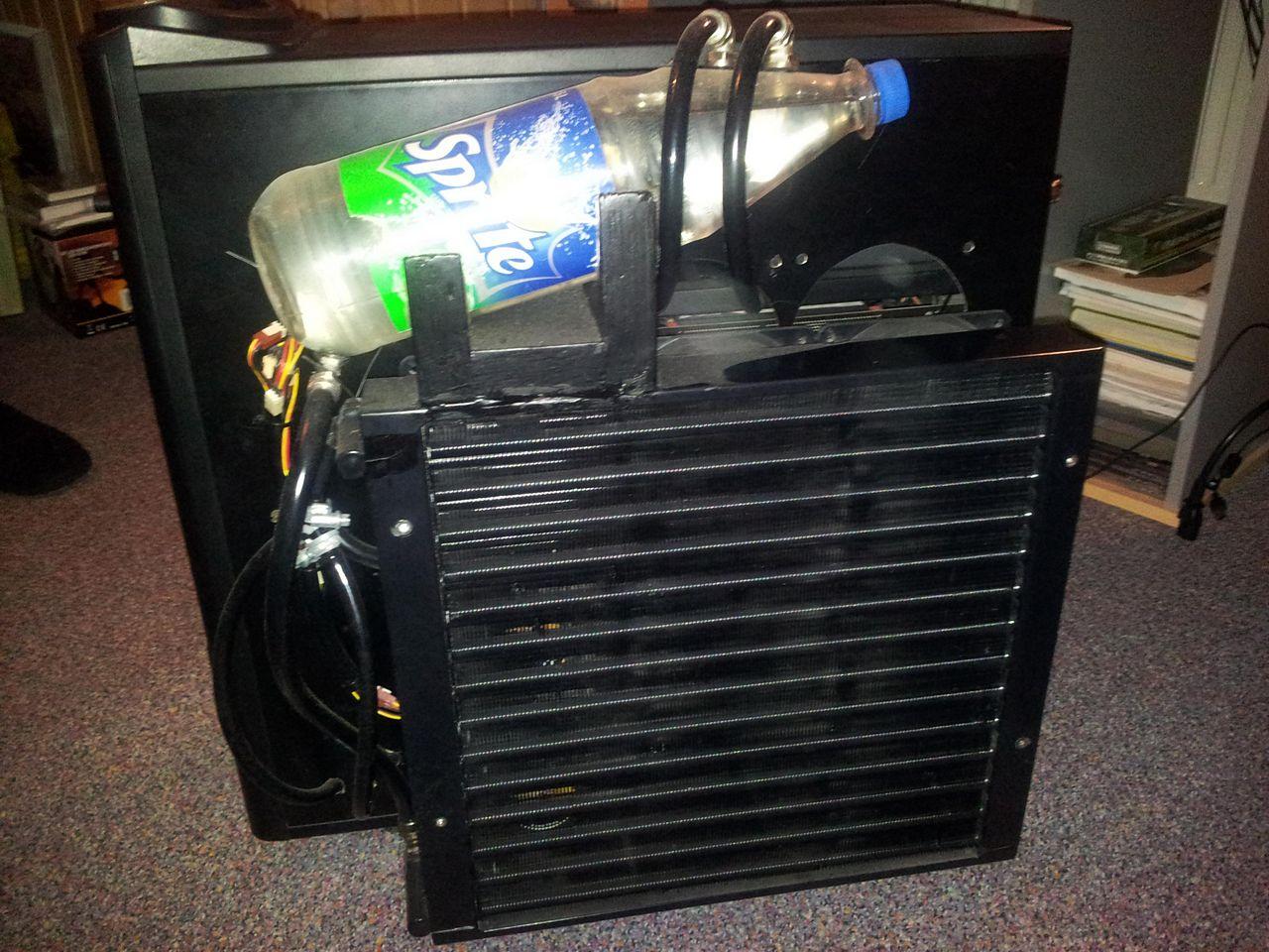 [21/09/2012] Update vom 24.09. mit edler Hardware und Limo-Flasche als Ausgleichsbehälter (25)