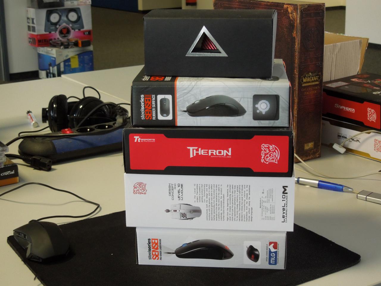 [28/09/2012] Schon wieder ein Produktturm und diesmal ist nicht unser Reinhard verantwortlich. Nein, Spieleonkel Frank hat auch ein Händchen für das Stapeln von Hardware. Zum Glück befinden sich die teils ganz besonders verrückt ausgestatteten Nager noch im Käfig, äh in der Verpackung, sonst würde die Konstruktion bestimmt sehr schnell in sich zusammenfallen. 
