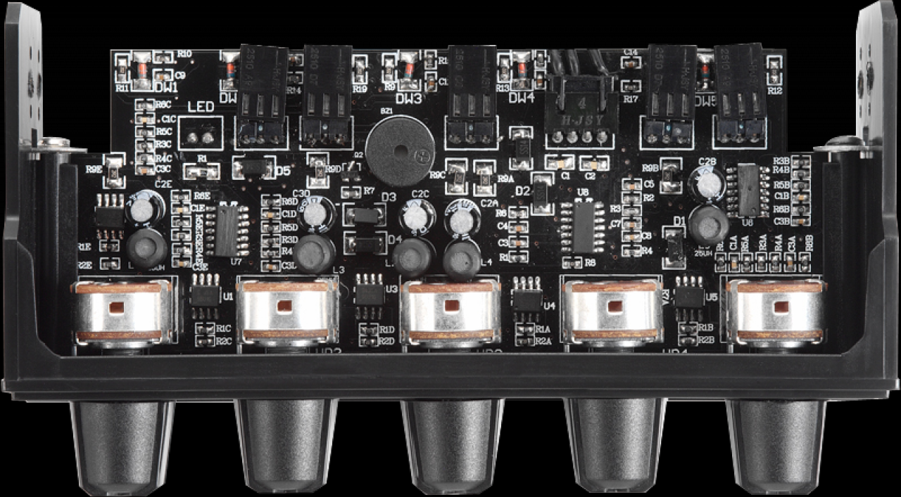 [17/09/2012] Aerocool präsentiert neue Lüftersteuerung Strike-X X-1000 (3)