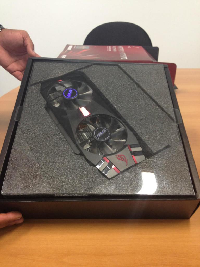 [13/09/2012] Asus zeigt die ROG Matrix HD 7970 Platinum - mit Unboxing-Bildern (2)