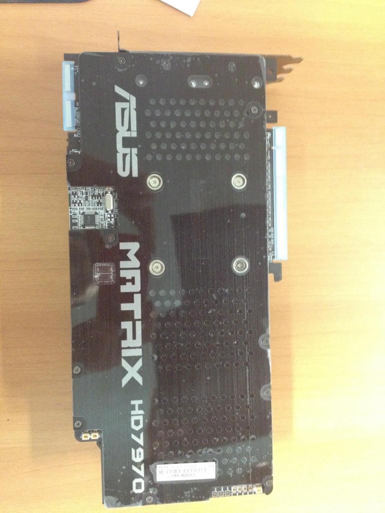 [13/09/2012] Asus zeigt die ROG Matrix HD 7970 Platinum - mit Unboxing-Bildern (4)