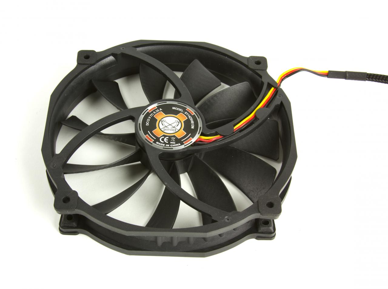 [17/09/2012] Scythe erweitert Glide-Stream-Serie um 140-mm-Modelle (10)