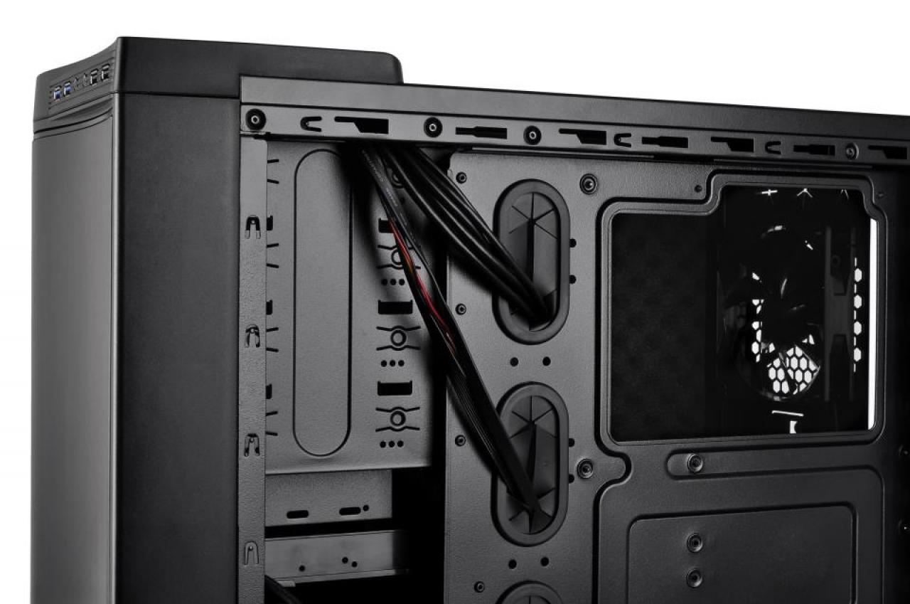 [20/09/2012] Thermaltake Soprano (4)