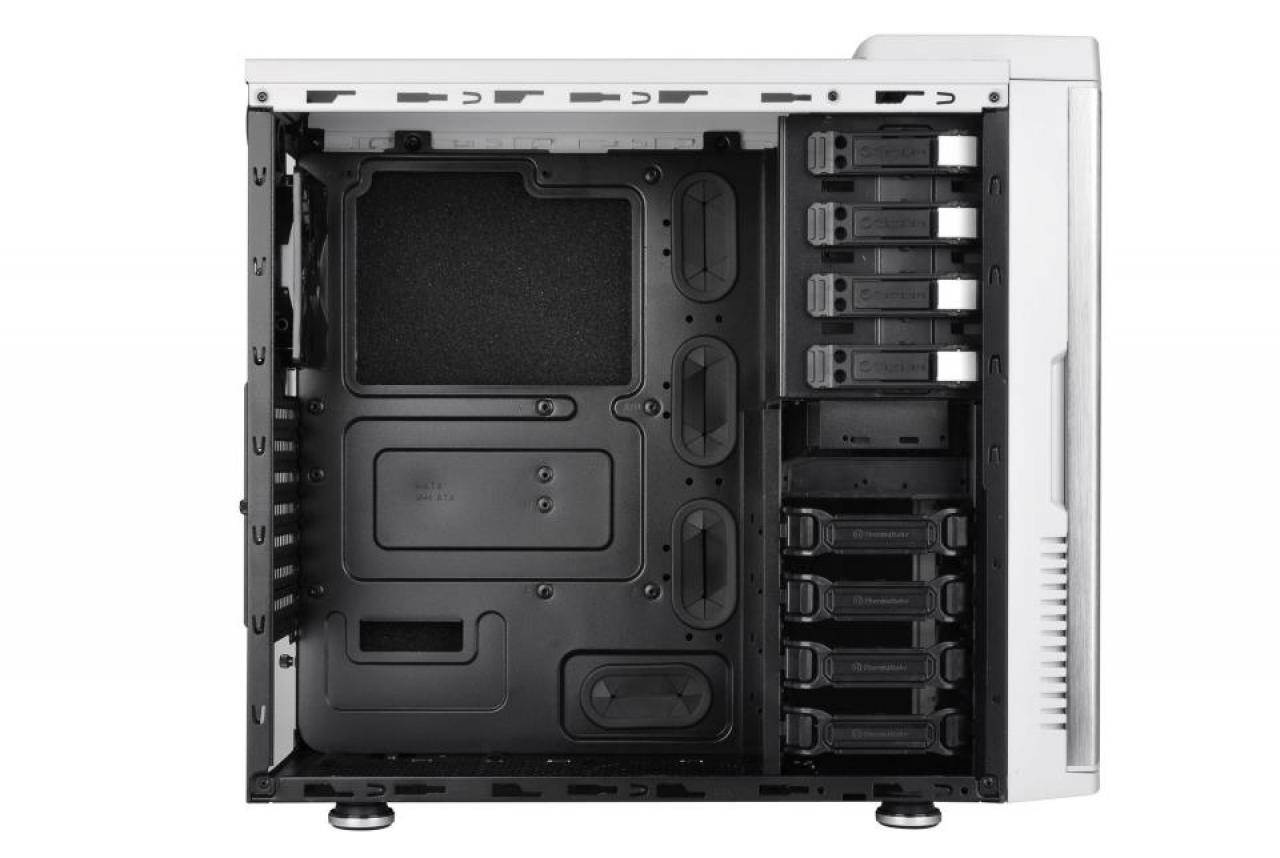 [19/09/2012] Thermaltake stellt neuen Midi-Tower in der Snow-Edition vor (6)