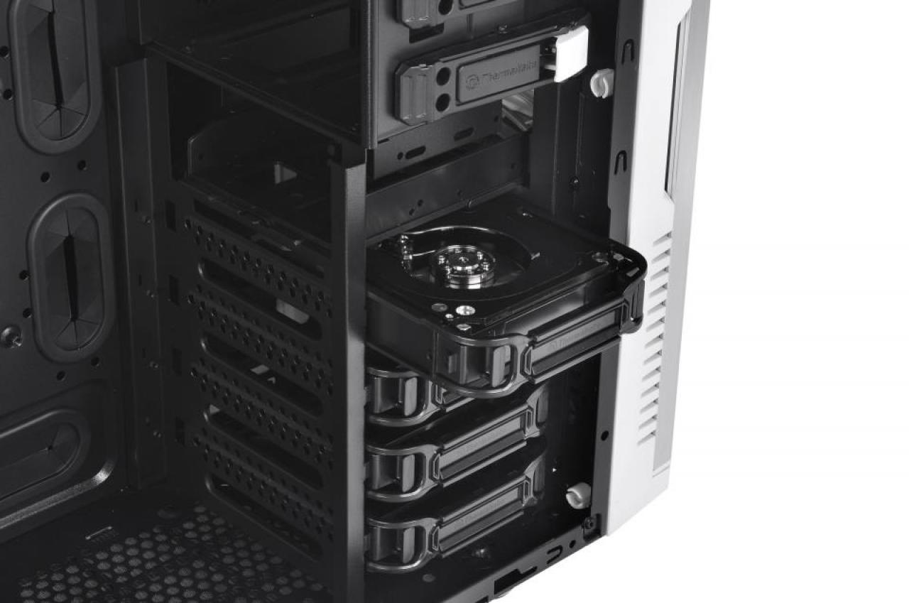 [19/09/2012] Thermaltake stellt neuen Midi-Tower in der Snow-Edition vor (18)