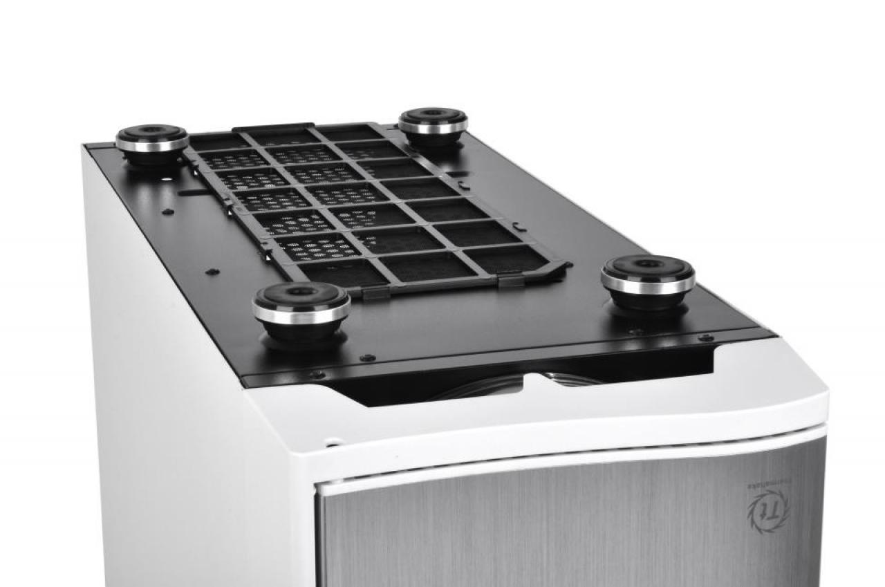 [19/09/2012] Thermaltake stellt neuen Midi-Tower in der Snow-Edition vor (21)