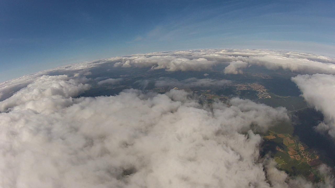 [07/09/2012] Wetterballon mit HD HERO 2 filmt aus dieser Perspektive