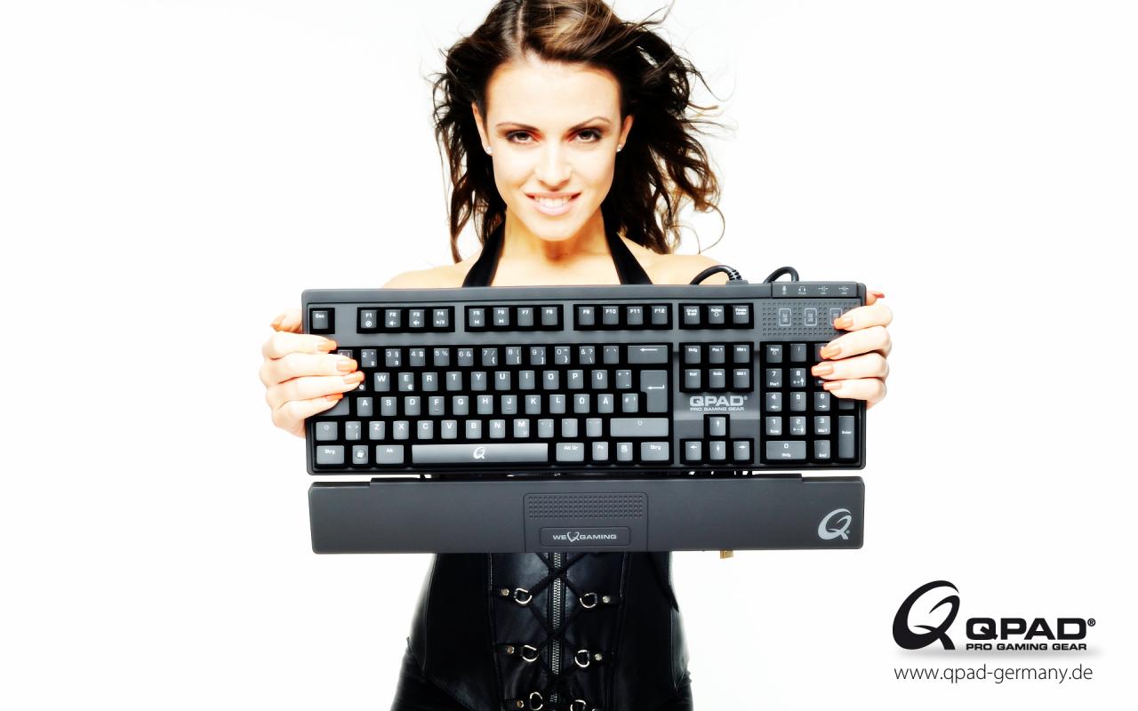 [19/10/2012] QPAD stellt mit Ex-Playmate Jennifer Martin neues Werbegesicht vor (4)