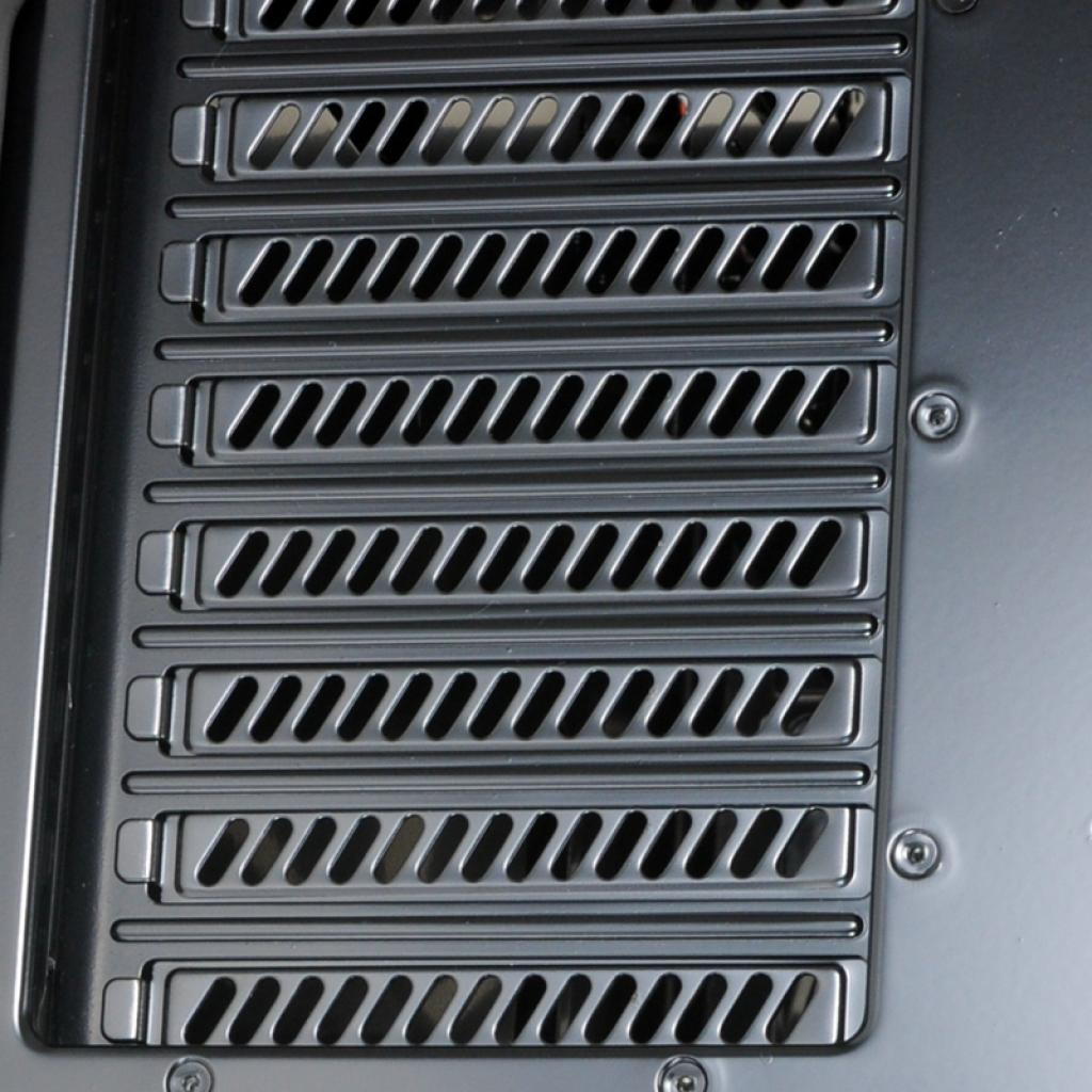 [02/10/2012] Lian Li präsentiert neuen Midi Tower: PC-7H (12)