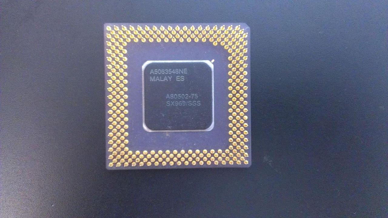 [19/10/2012] Update vom 21.10. mit zerbröseltem CPU-Kern (1)