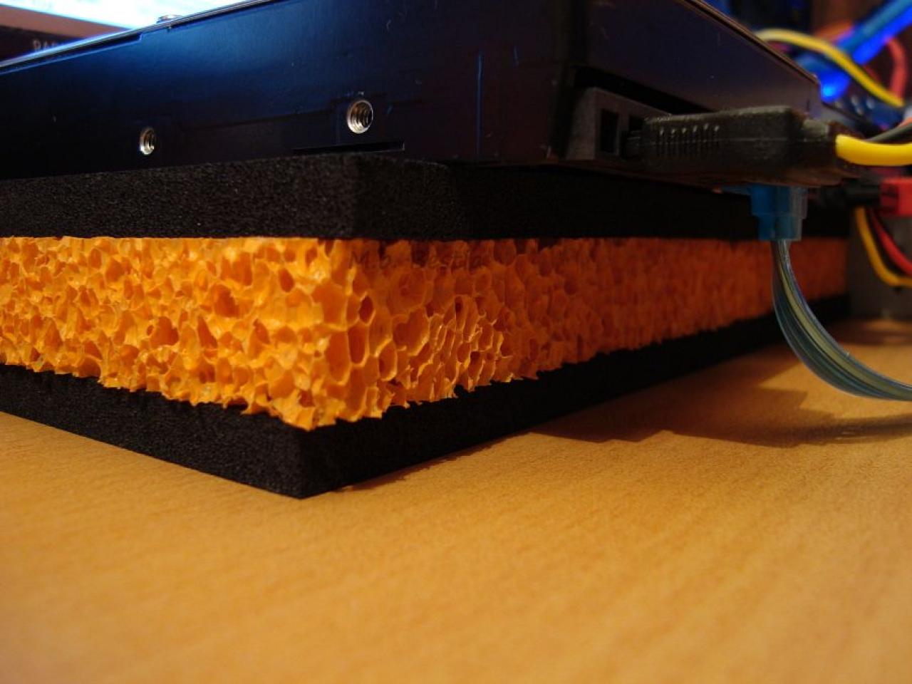 [02/10/2012] Pumpe und Festplatte ruhigstellen: Die Entkopplungs-Sandwiches der Community (4)