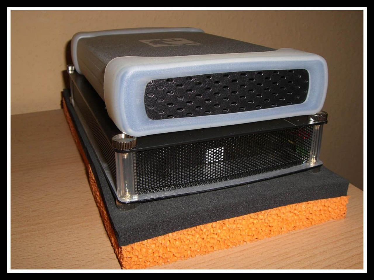 [02/10/2012] Pumpe und Festplatte ruhigstellen: Die Entkopplungs-Sandwiches der Community (14)