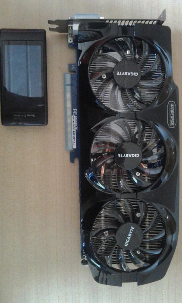 [02/10/2012] Update vom 03.10. mit Fermi-Prototyp, 3dfx-Basteleien und High-End-Boliden (25)
