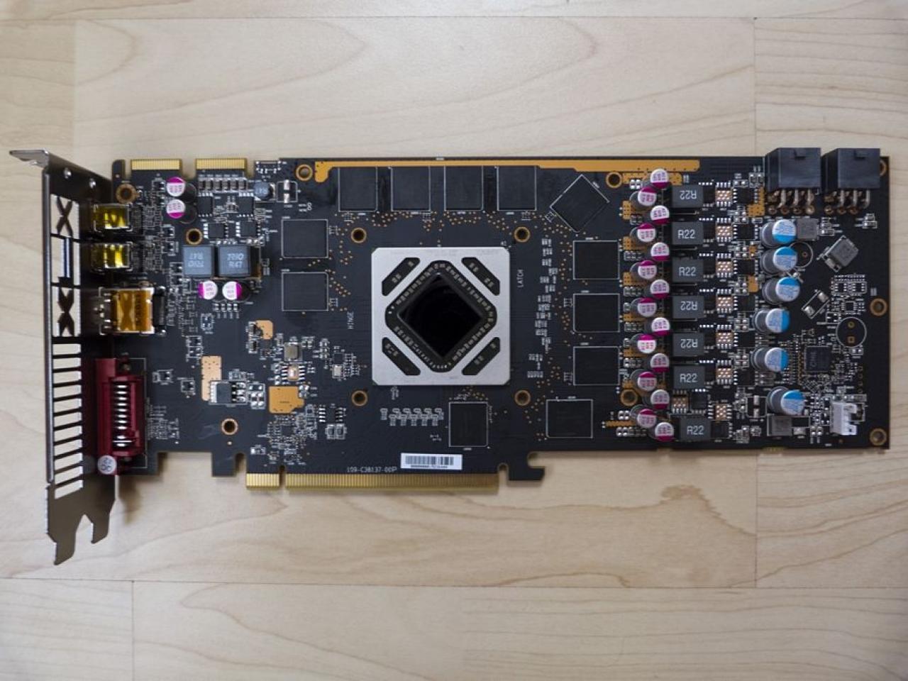 [02/10/2012] Update vom 03.10. mit Fermi-Prototyp, 3dfx-Basteleien und High-End-Boliden (4)