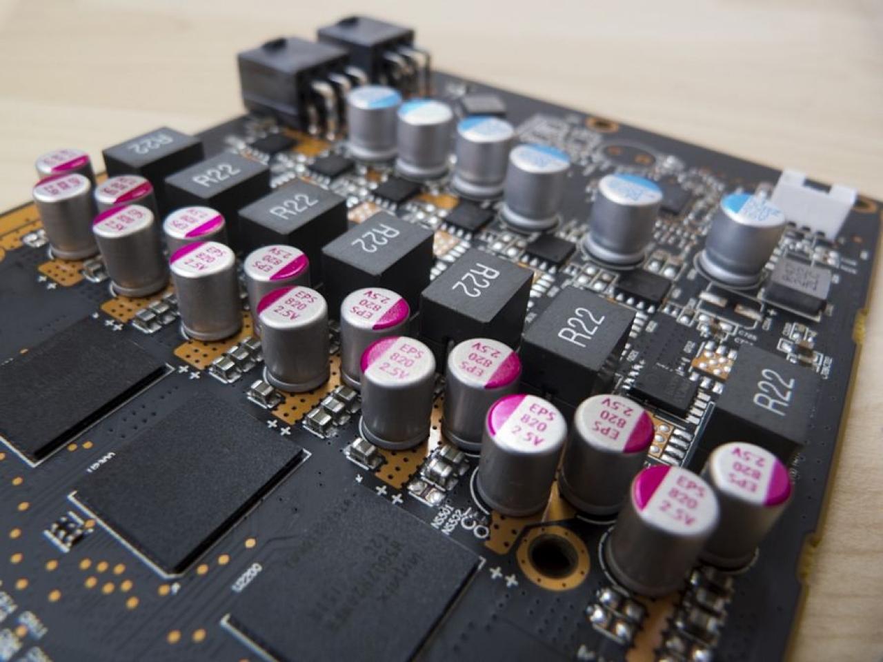 [02/10/2012] Update vom 03.10. mit Fermi-Prototyp, 3dfx-Basteleien und High-End-Boliden (6)