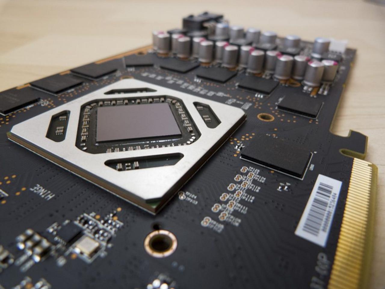 [02/10/2012] Update vom 03.10. mit Fermi-Prototyp, 3dfx-Basteleien und High-End-Boliden (31)
