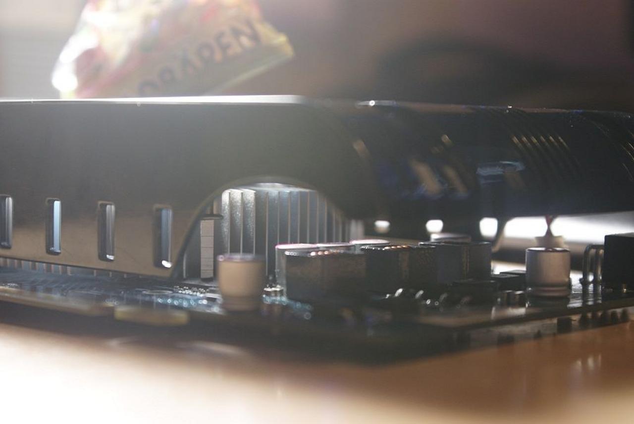 [02/10/2012] Update vom 03.10. mit Fermi-Prototyp, 3dfx-Basteleien und High-End-Boliden (83)