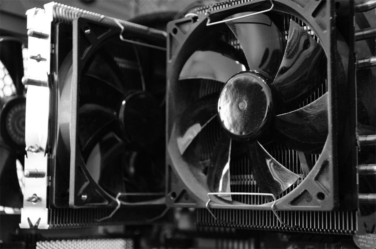 [12/10/2012] Update vom 14.10. mit neuen Luftkühlungen und cool in Szene gesetzter Hardware (2)