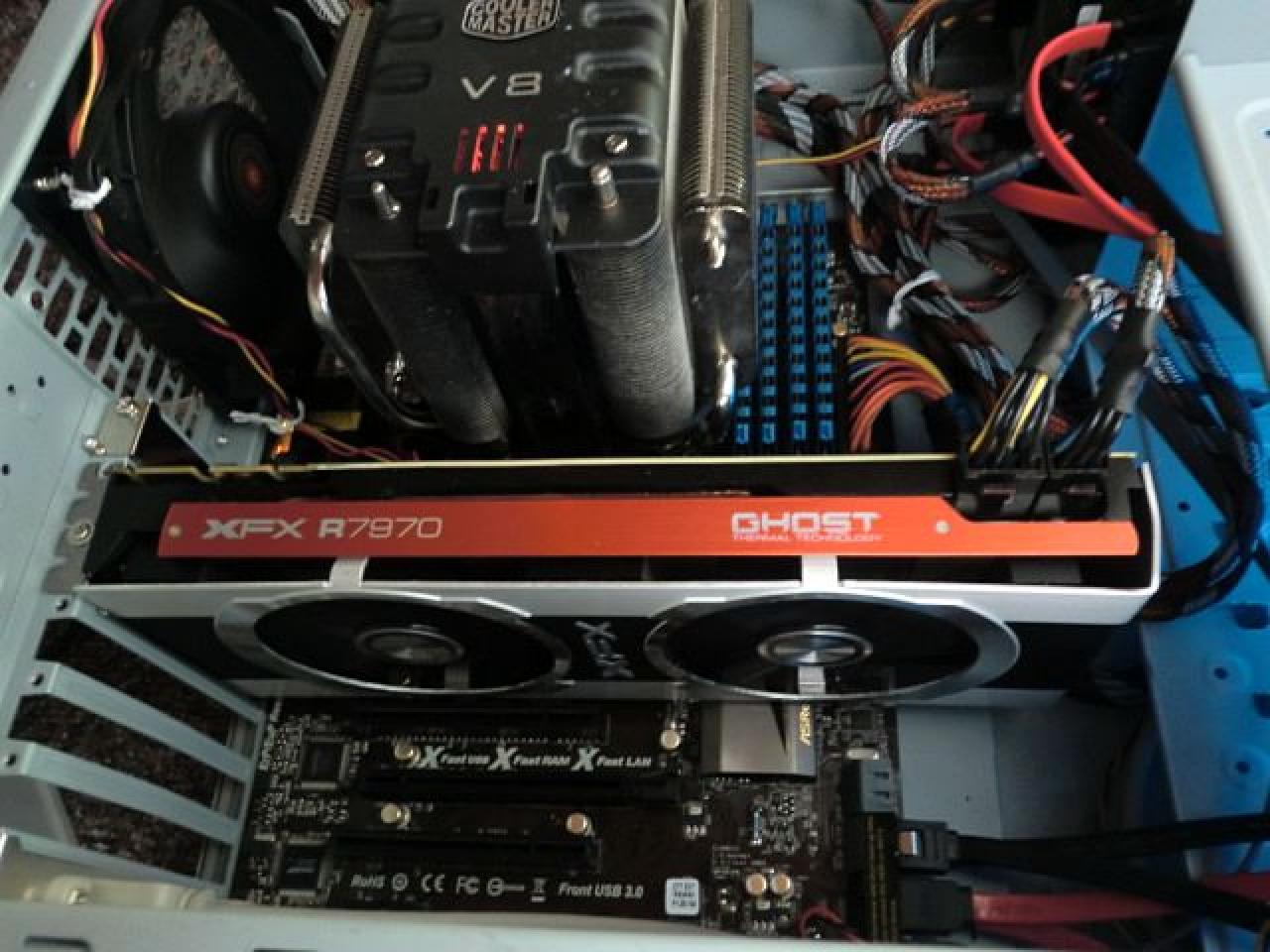 [12/10/2012] Update vom 14.10. mit neuen Luftkühlungen und cool in Szene gesetzter Hardware (17)