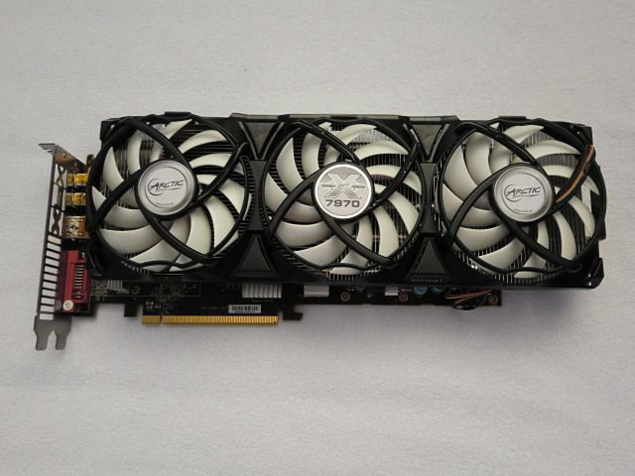 [12/10/2012] Update vom 14.10. mit neuen Luftkühlungen und cool in Szene gesetzter Hardware (20)