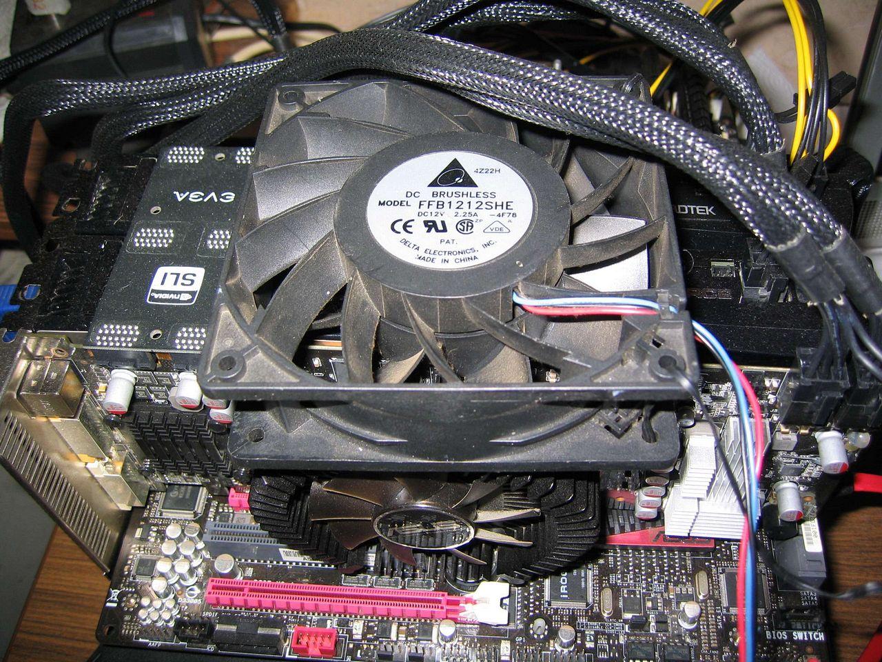 [12/10/2012] Update vom 14.10. mit neuen Luftkühlungen und cool in Szene gesetzter Hardware (23)