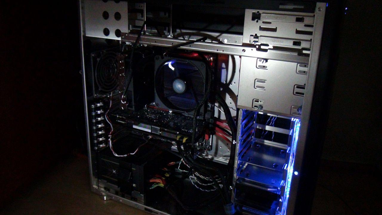[12/10/2012] Update vom 14.10. mit neuen Luftkühlungen und cool in Szene gesetzter Hardware (29)