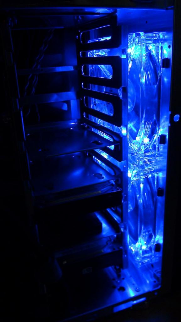 [12/10/2012] Update vom 14.10. mit neuen Luftkühlungen und cool in Szene gesetzter Hardware (30)