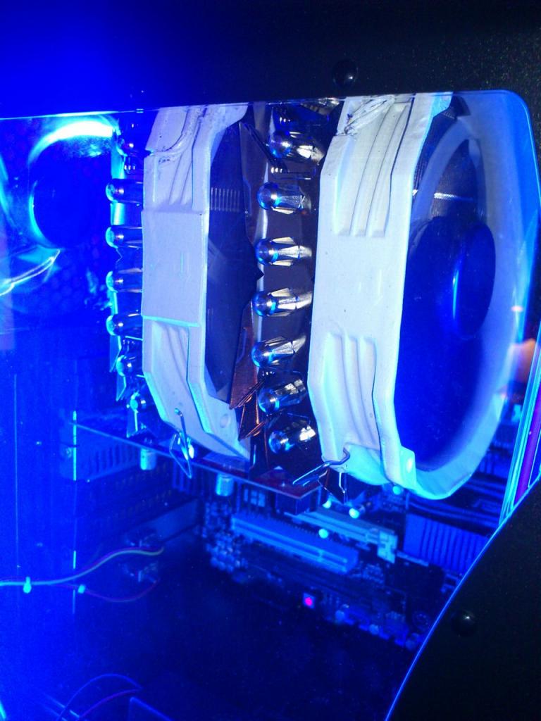[12/10/2012] Update vom 14.10. mit neuen Luftkühlungen und cool in Szene gesetzter Hardware (38)