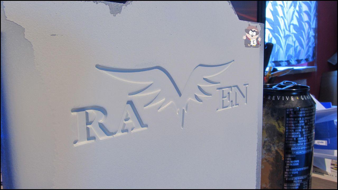 [04/10/2012] Update vom 04.10.: Platte im Carbon-Look mit Raven-Logo und beleuchteter SSD-Halterung (32)