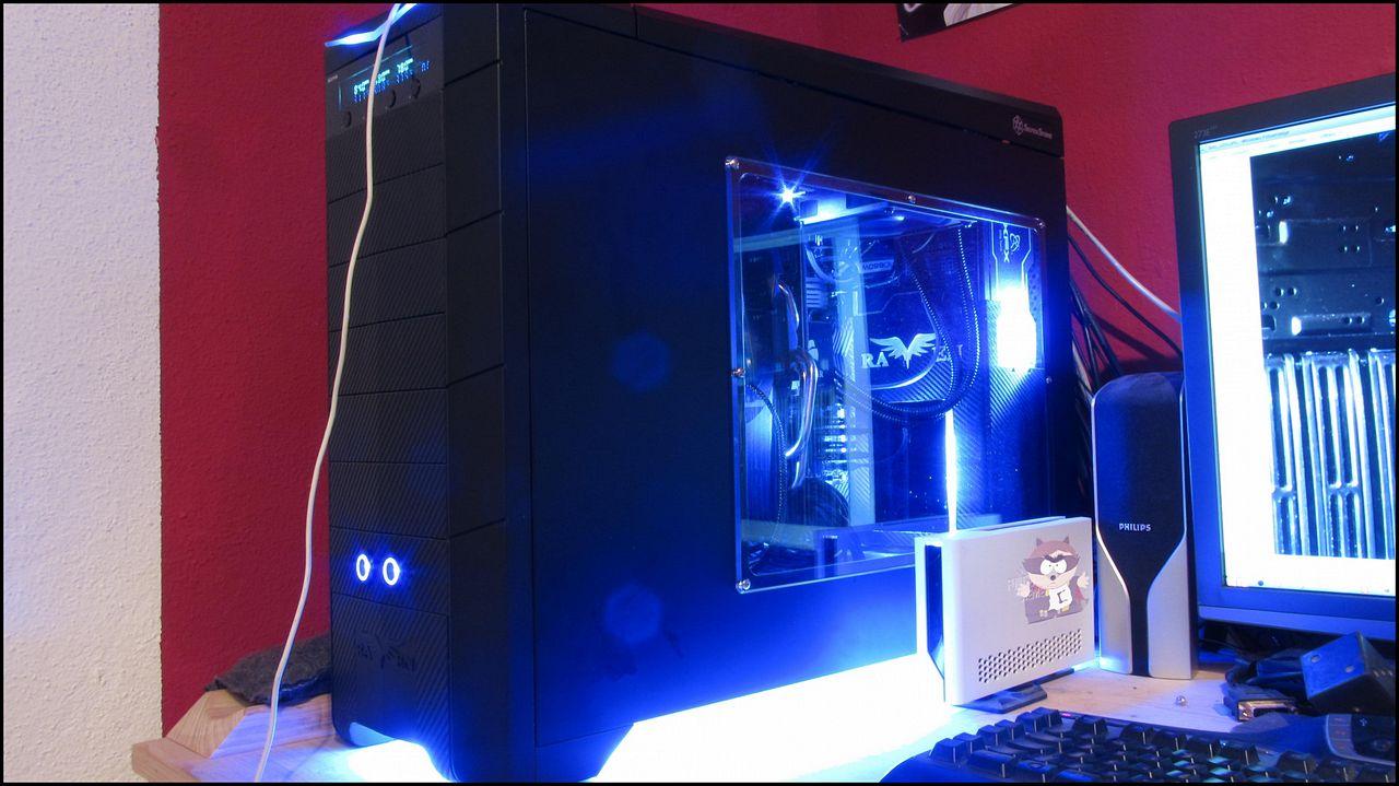 [04/10/2012] Update vom 04.10.: Platte im Carbon-Look mit Raven-Logo und beleuchteter SSD-Halterung (34)