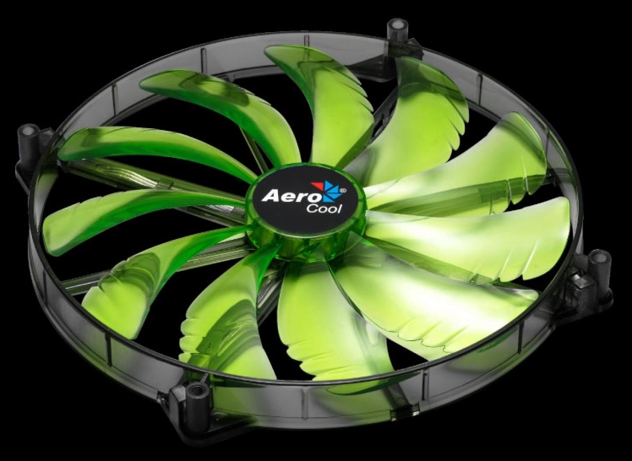[01/10/2012] Aerocool kündigt neue Silent-Master-Lüfter mit 200-mm-Durchmesser an (2)
