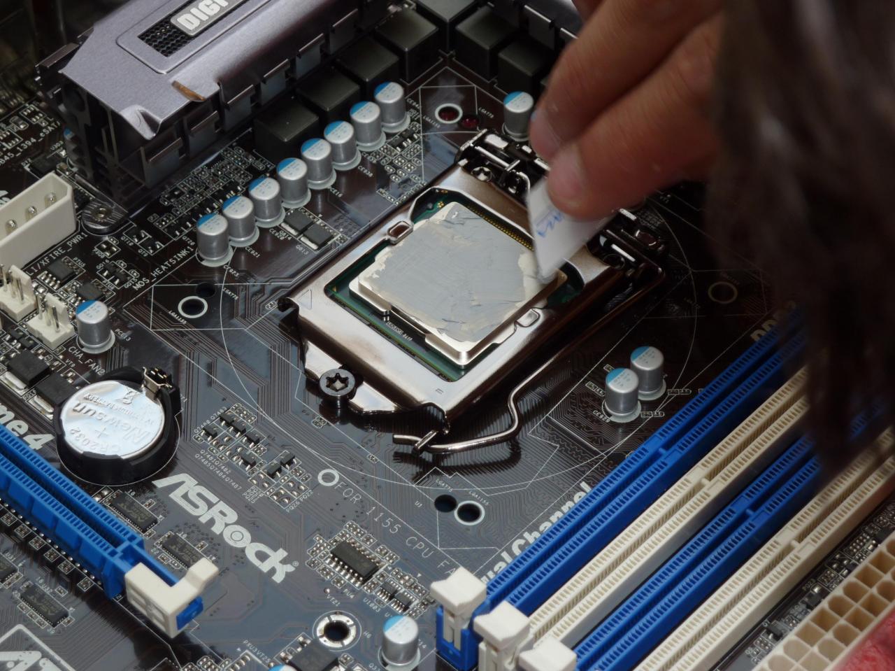 [01/10/2012] Tutorial zum Zusammenbau des PCs - Was ist zu beachten? (12)