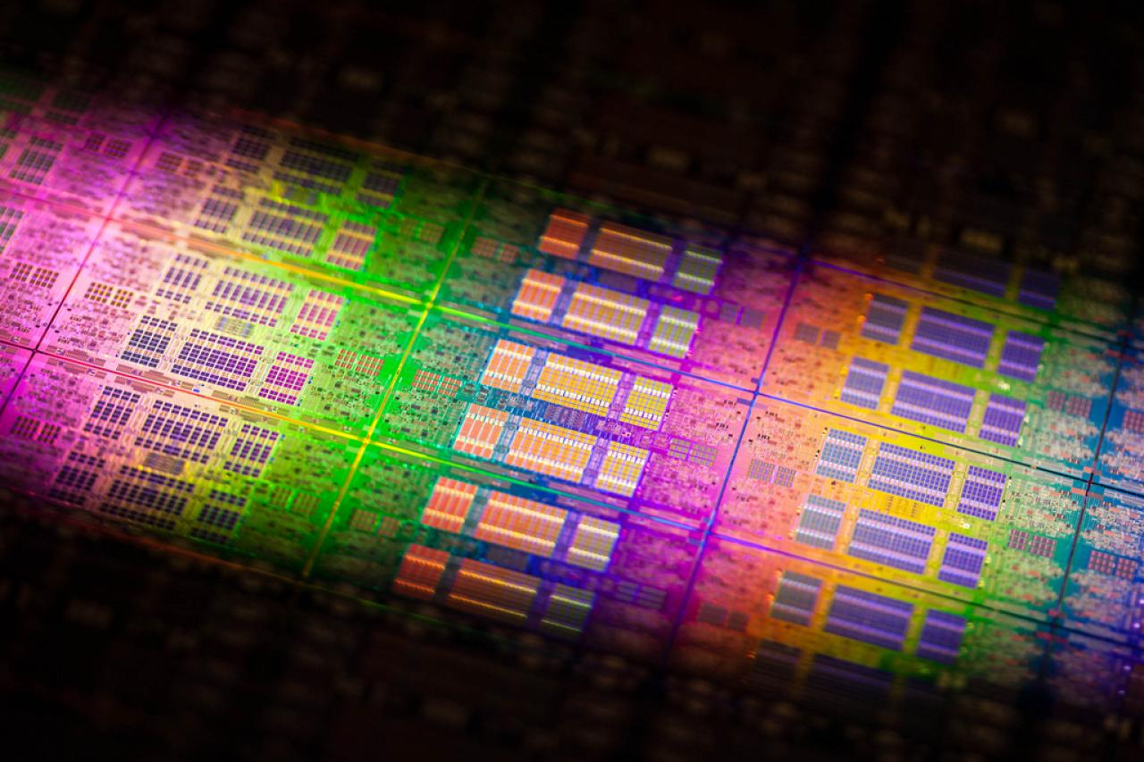 [09/11/2012] Intel Poulson: Itanium 9500 vorgestellt - acht Kerne und bis zu 170 Watt TDP (2)
