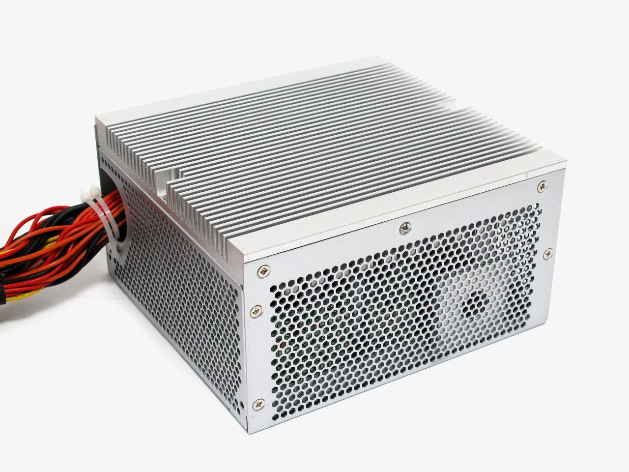 [29/11/2012] 2D: Unter Windows ist das passive SilverStone Nightjar Series 500W ATX 2.3 (SST-ST50NF) unhörbar. (140 Euro)