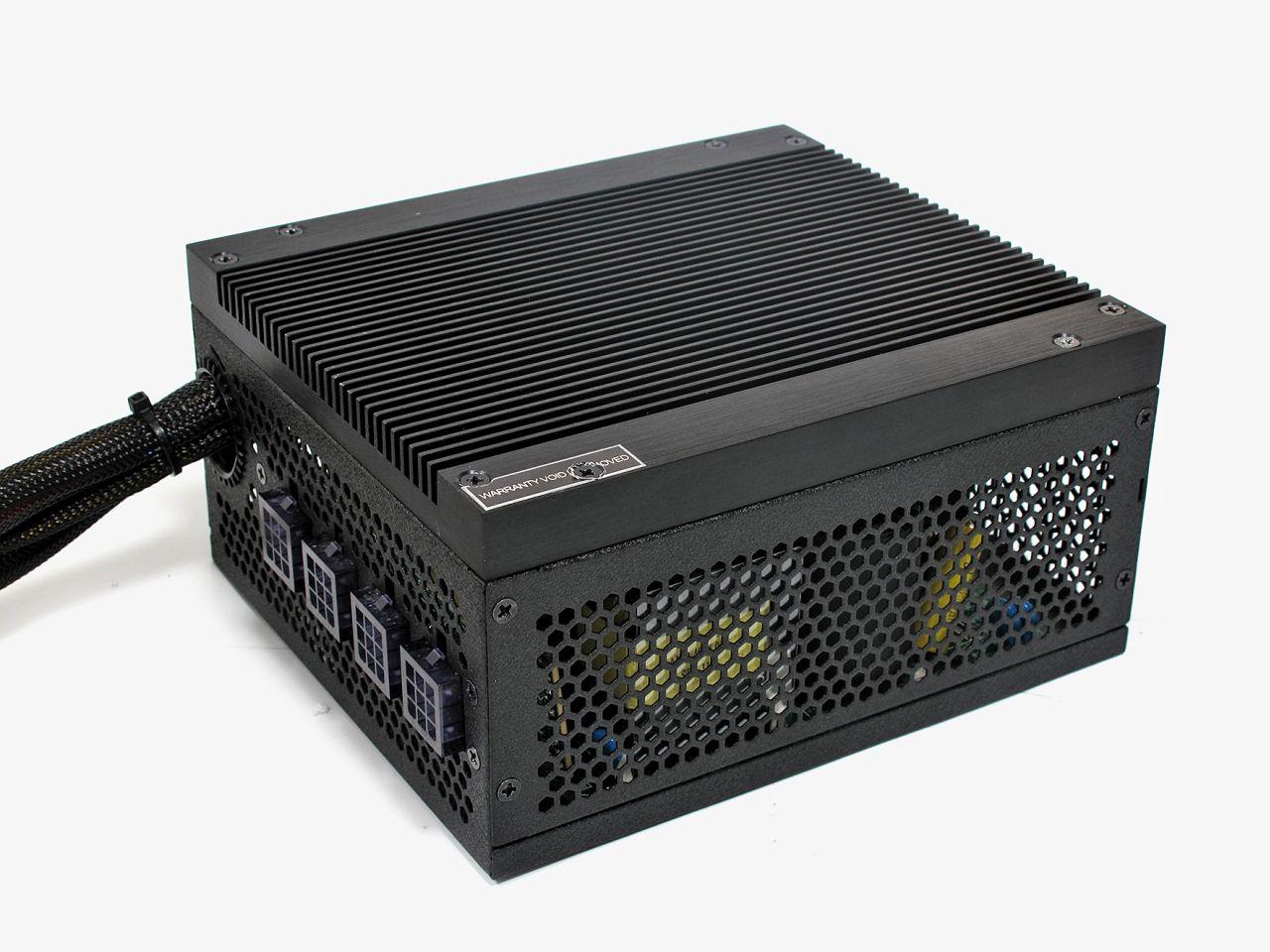 [29/11/2012] 2D: Das Super Flower Golden Silent Fanless Platinum 500W ATX 2.3 (SF-500P14FG) ist, wie der Name schon sagt, unter Windows unhörbar. (130 Euro)