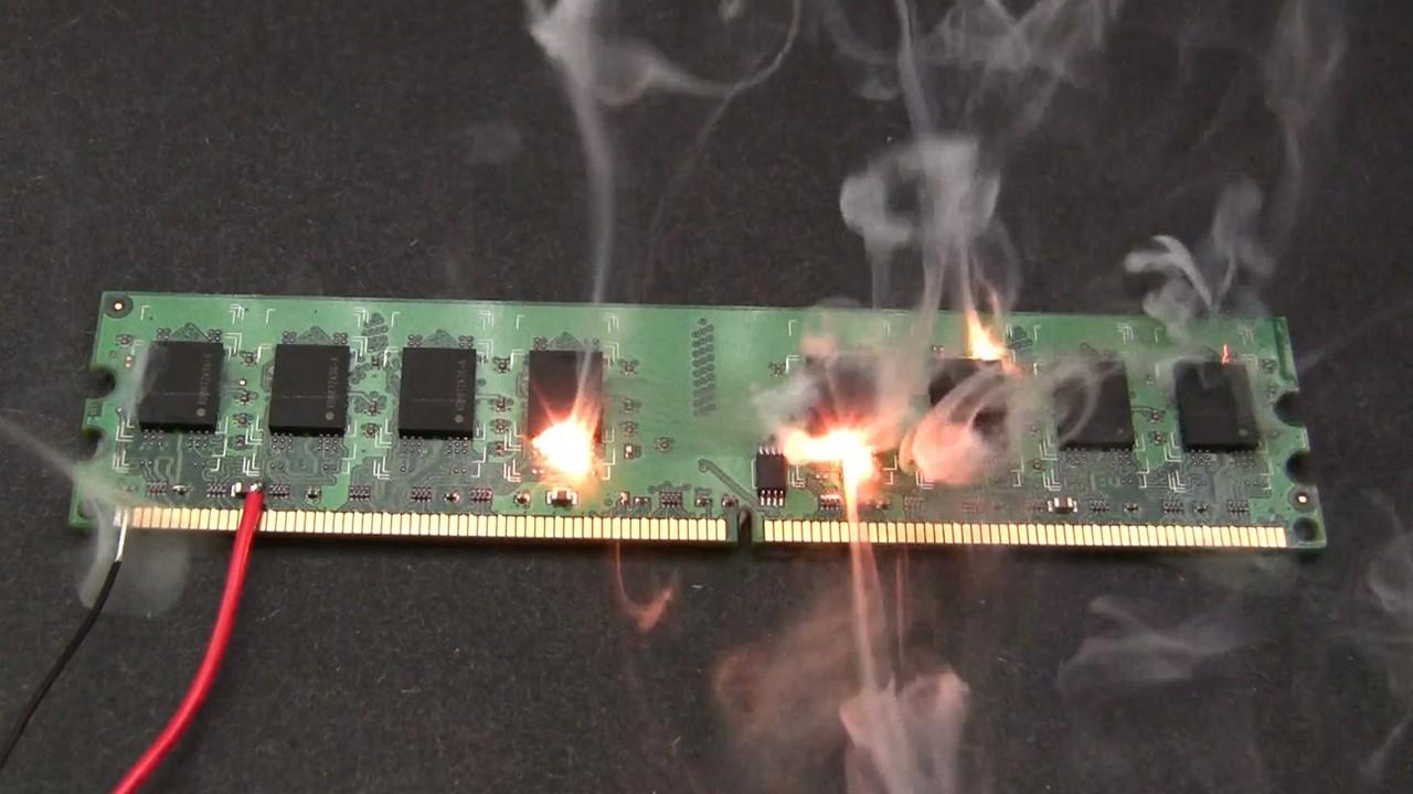 [06/12/2012] Hardware gegen Mixer, Flammenwerfer oder Sägen: 20 Videos zum Thema kreative Zerstörung