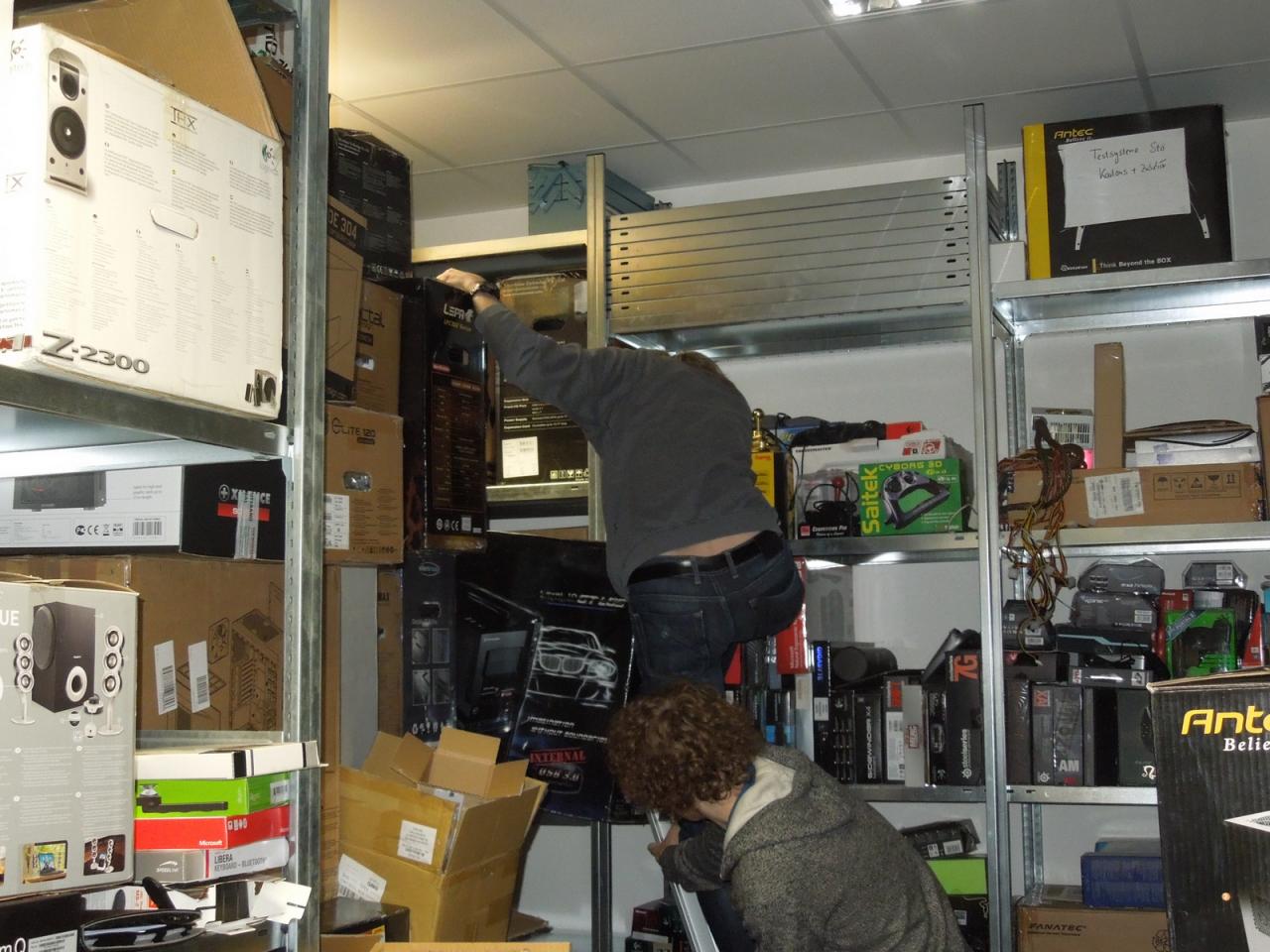 [21/12/2012] Statt Bildern vom Weihnachtsschmuck oder von Geschenken hier zur Abwechslung mal ein Suchbild. Welche unserer Schreiberlinge wagt da die Erklimmung des 