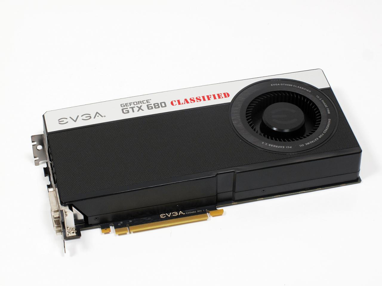 [21/12/2012] Evga Geforce GTX 680 Classified 4GB: Übergroße Platine, Spannungs-Messpunkte, hoher Takt und der wohl mächtigste DHE-Kühler aller Zeiten. Test in der PCGH 09/2012.