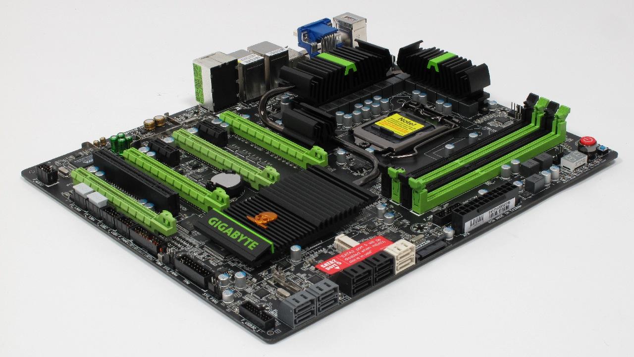[13/12/2012] Sockel 1155 - Gigabyte G1.Sniper 3: Darf's ein wenig mehr sein? Unsere Sockel-1155-Referenz bietet hochwertigen Klang auf Soundkarten-Niveau und gutes Onboard-LAN. Anders als die meisten 1155er-Boards werden zudem zweimal 16 PCI-Express-Lanes für SLI oder Crossfire geboten. Gute OC-Optionen runden das teure Paket ab. Preisvergleich