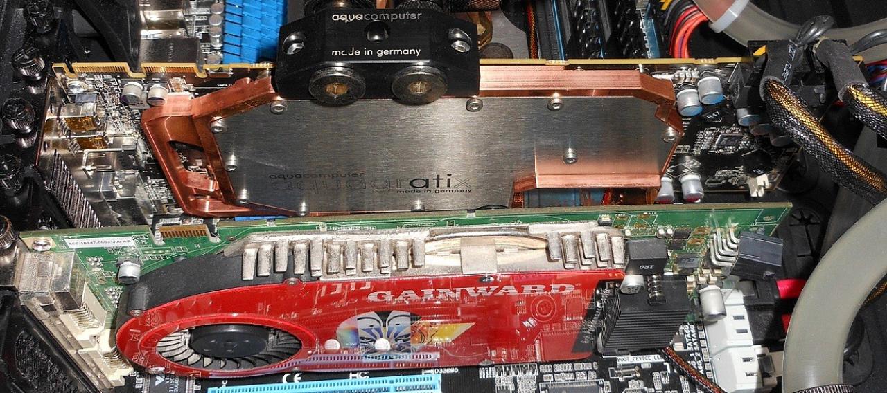 [07/12/2012] Update vom 09.12. mit Grafikkarten auf der Laufbahn, mit Mäuseklavier am Slotblech und viel Retro-Flair (29)