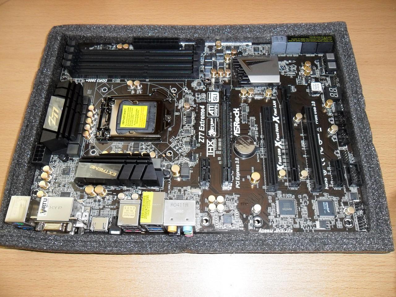 [14/12/2012] Update vom 15.12. mit Mainboards in Gold-Optik, mit Patronenkühler und zwei CPU-Sockeln (19)