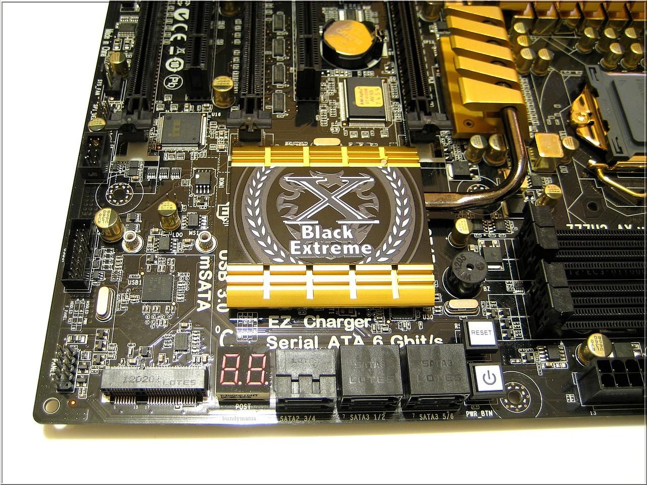 [14/12/2012] Update vom 15.12. mit Mainboards in Gold-Optik, mit Patronenkühler und zwei CPU-Sockeln (5)