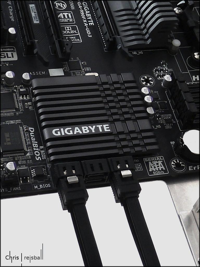 [14/12/2012] Update vom 15.12. mit Mainboards in Gold-Optik, mit Patronenkühler und zwei CPU-Sockeln (8)