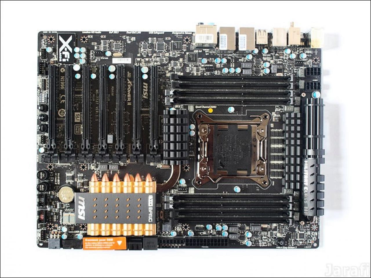 [14/12/2012] Update vom 15.12. mit Mainboards in Gold-Optik, mit Patronenkühler und zwei CPU-Sockeln (2)