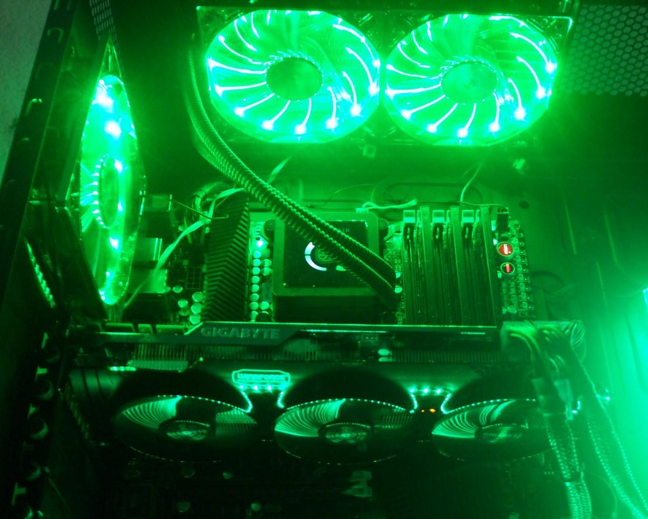 [30/12/2012] Update vom 30.12. mit neuer PC-Beleuchtung (18)