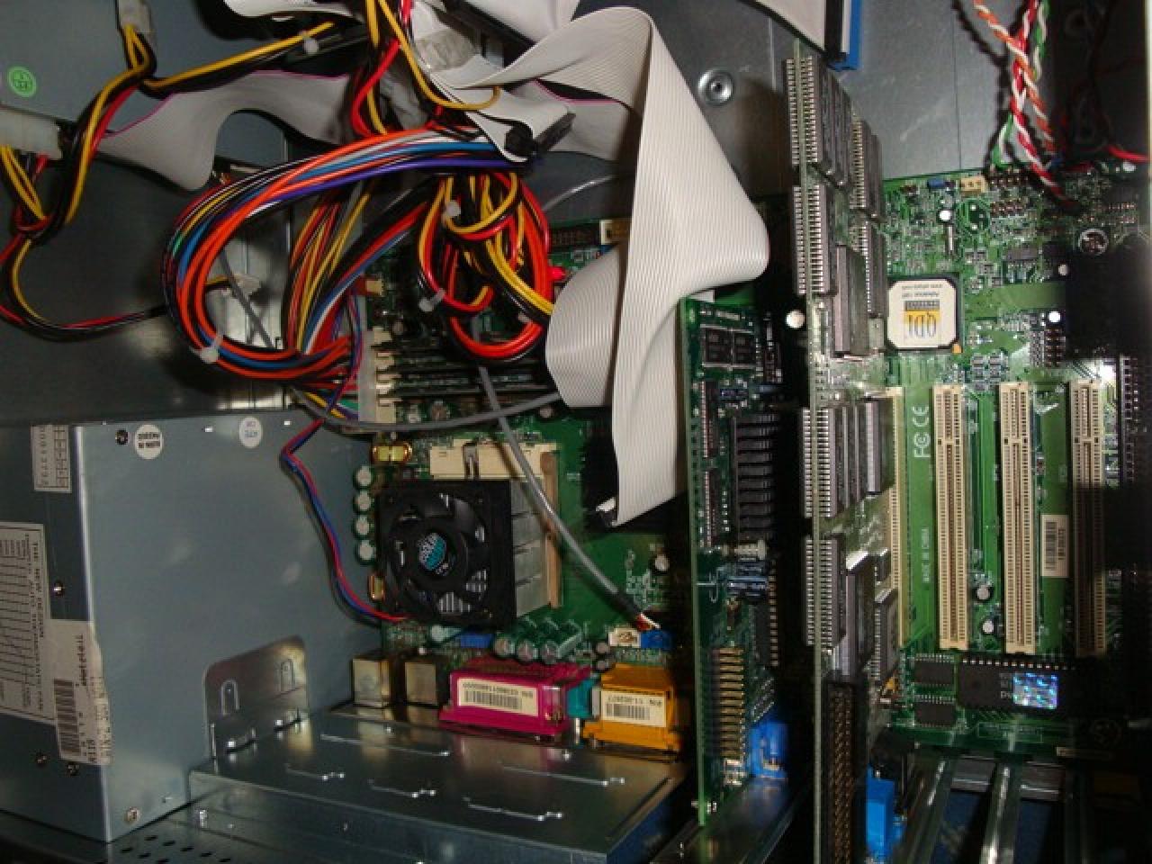 [22/12/2012] Windows-98-PC fürs ultimative Retro-Gefühl: PCGHX-User erweckt Kult-Spiele zu neuem Leben (16)
