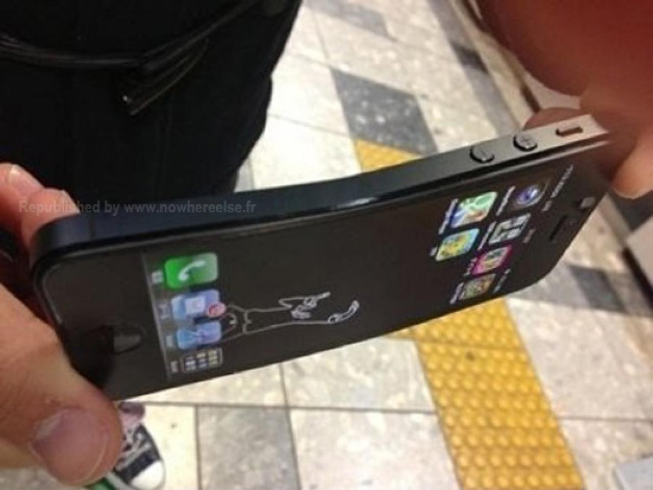 [27/12/2012] Ein verbogenes und noch funktionierendes iPhone 5. (2)