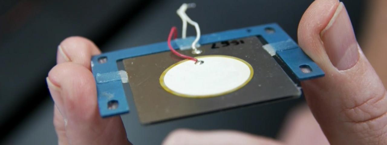 [15/12/2012] Lautlos und nur 3 Millimeter dick - Forscher entwickeln piezoelektrischen Lüfter.